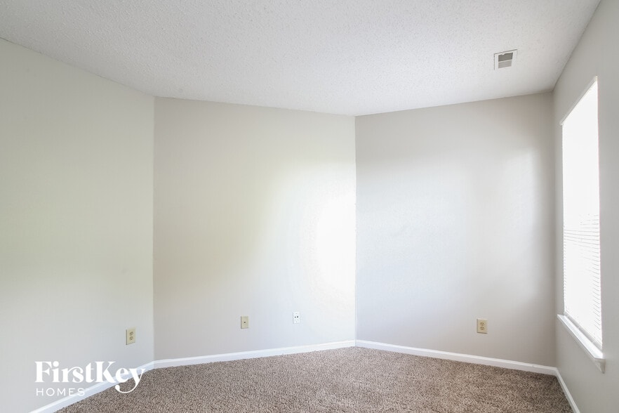 Building Photo - 9017 Lighthorse Dr