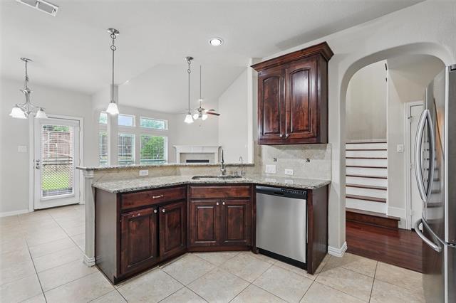 Building Photo - 2392 Ranchview Dr