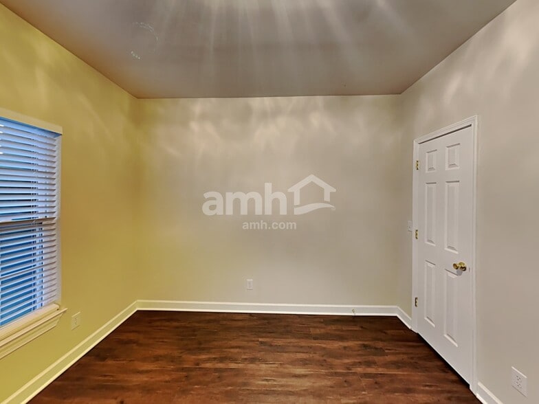 Building Photo - 1707 Arrowhead Dr