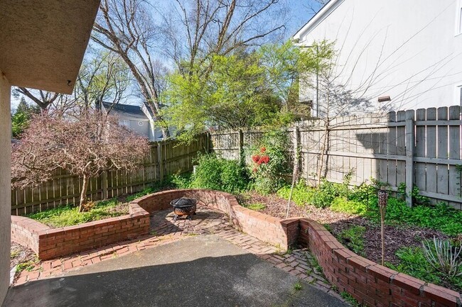Building Photo - 401 Defoors Landing NW