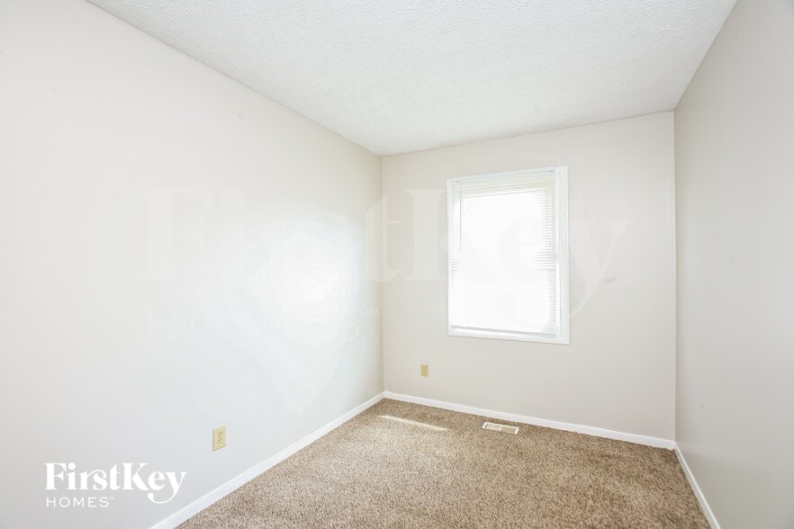 Building Photo - 2910 Heatherlea Dr