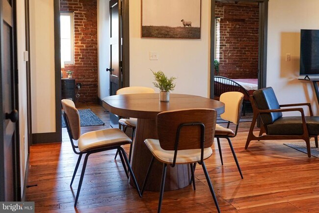 Building Photo - 437 W Grant St