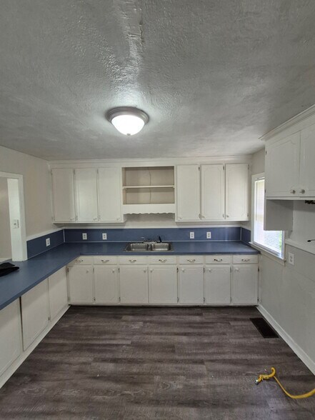 Building Photo - 3251 Meadow Ln