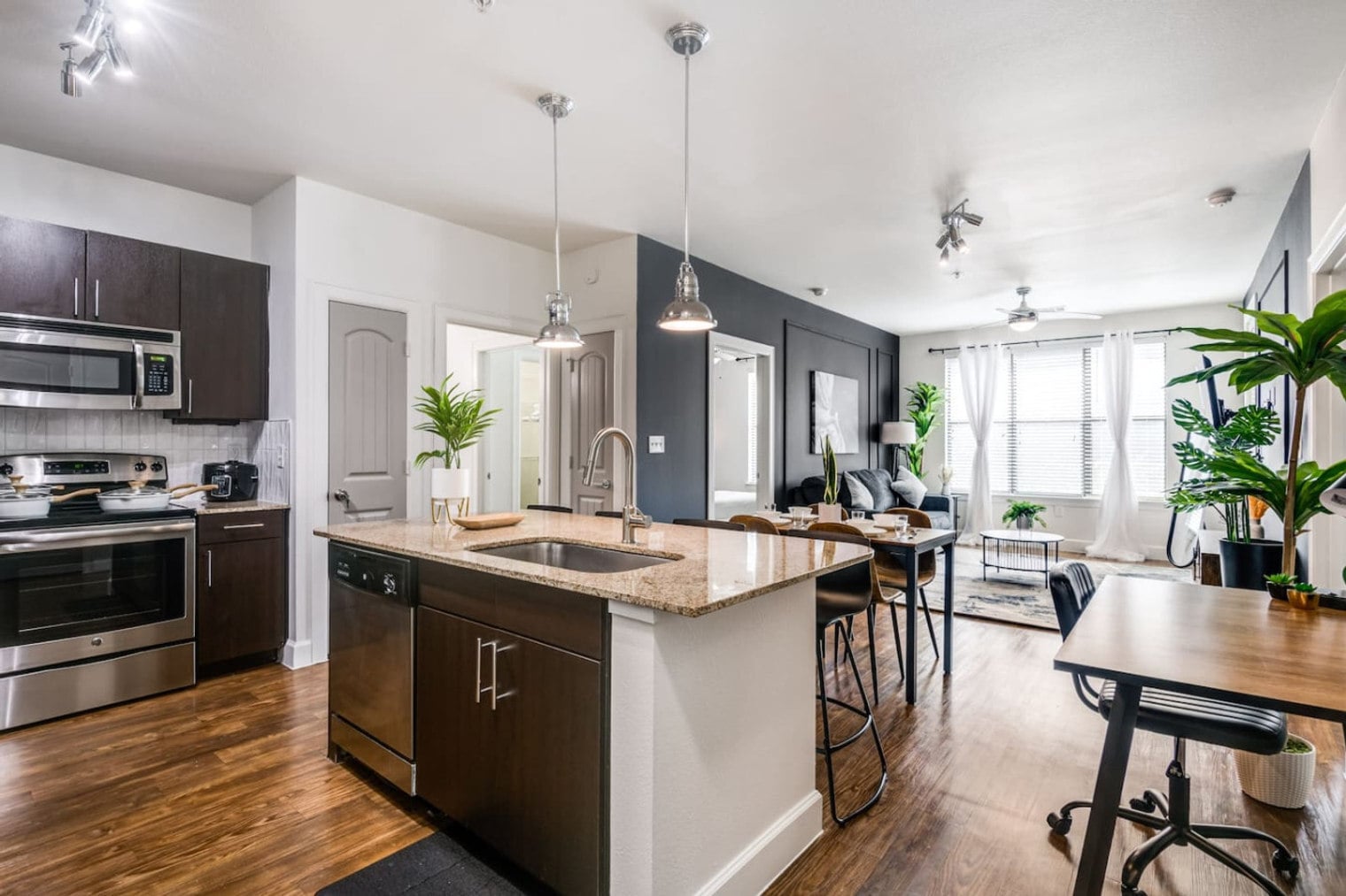 Building Photo - 5250 Town and Country Blvd