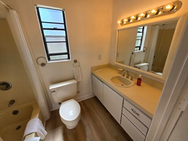 Building Photo - 1955 10th Pl