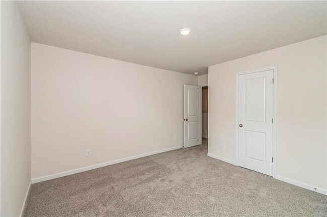 Building Photo - 605 Mackenzie Cv