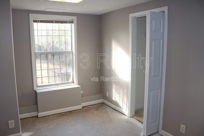 Building Photo - 508 Jarrett Ct