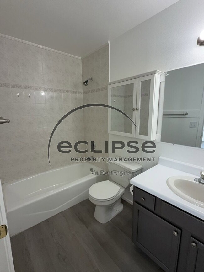 Building Photo - 560 Huntington Point Ln
