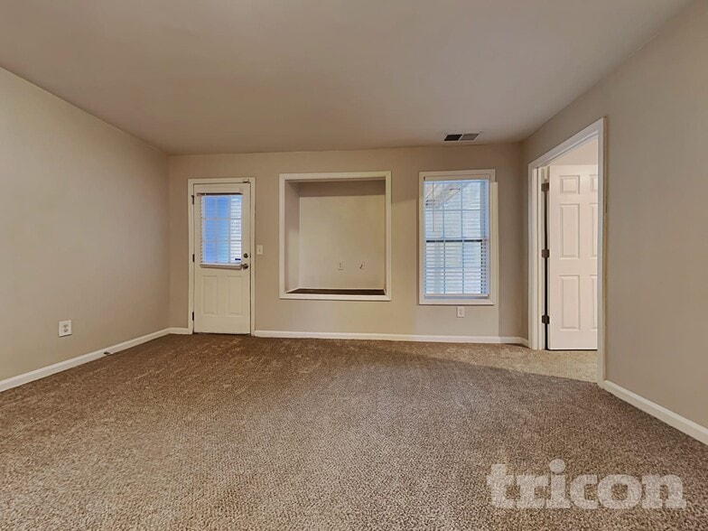 Building Photo - 54 Freedom Dr NE