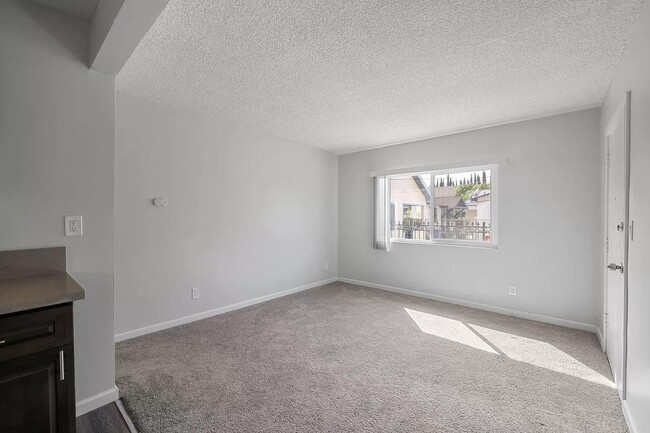 Primary Photo - 626 W 54th St