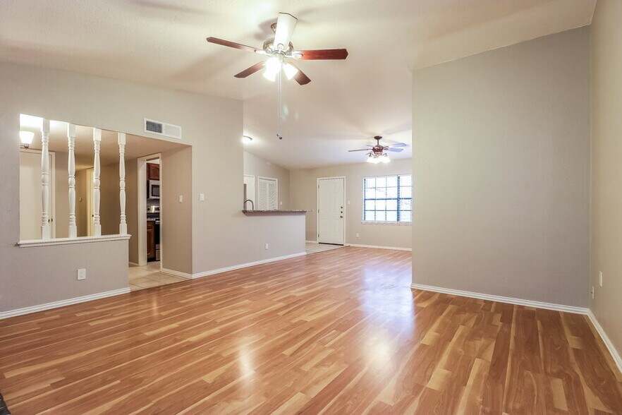Building Photo - 6615 Springfield Dr