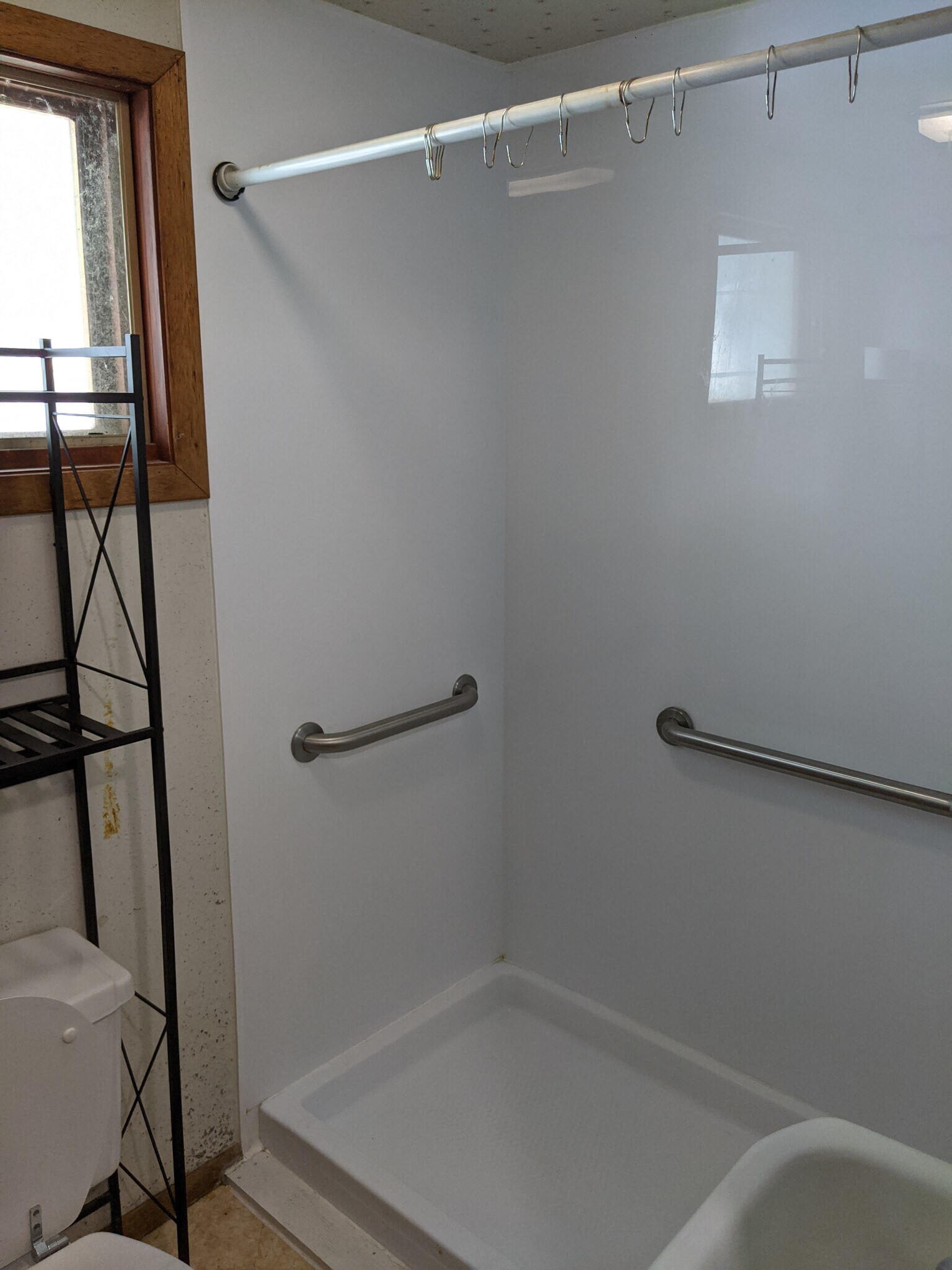 Building Photo - 406 11th St NE