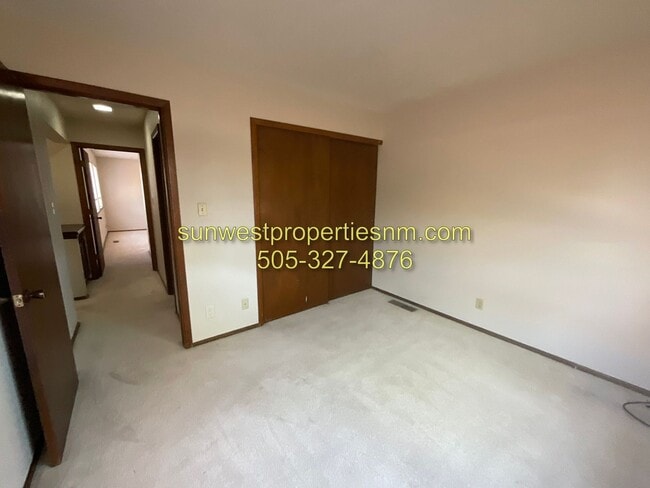 Building Photo - 2 bed Condo in Country Club Villas