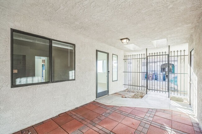 Building Photo - 78701 Ave 42