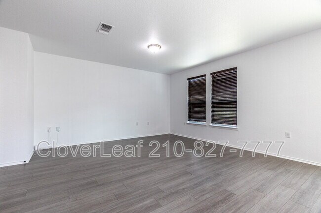 Building Photo - 7422 Bluebonnet Bay