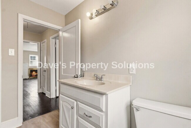 Building Photo - Beautifully updated and ready for its new tenants!