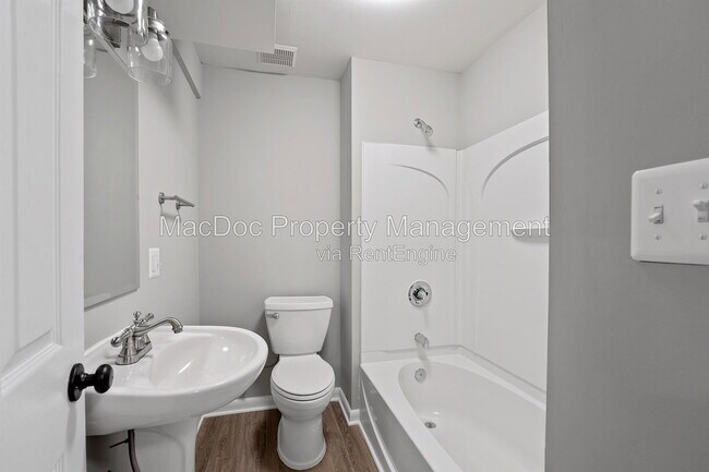 Building Photo - 5273 Daffodil Dr