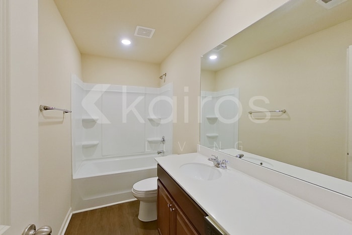 Building Photo - 1138 Freedom Pkwy