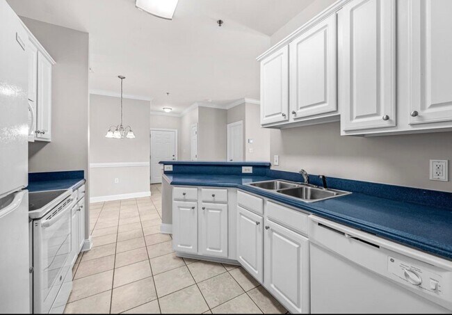Building Photo - 2021 Silvercrest Dr