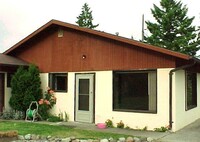 Building Photo - Adorable 2 Bedroom 1 Bath Duplex In Lakewood!