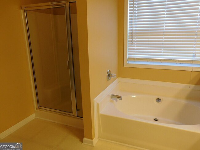 Building Photo - 566 Pond Lillies Rd SE