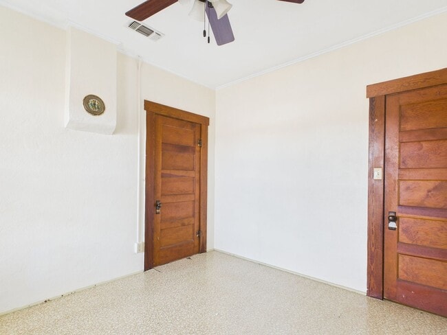 Building Photo - Beautiful Hill Country Farm House