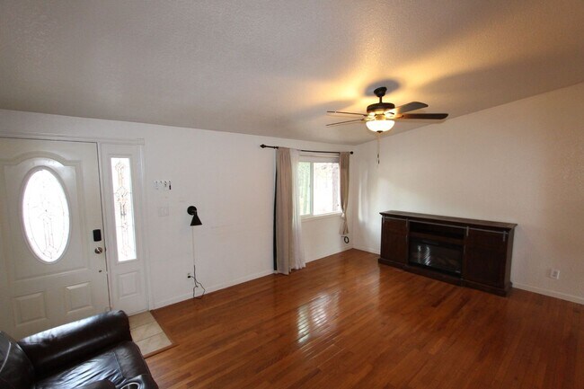 Building Photo - COMING SOON! Spacious Single-Story Home with Fenced Backyard