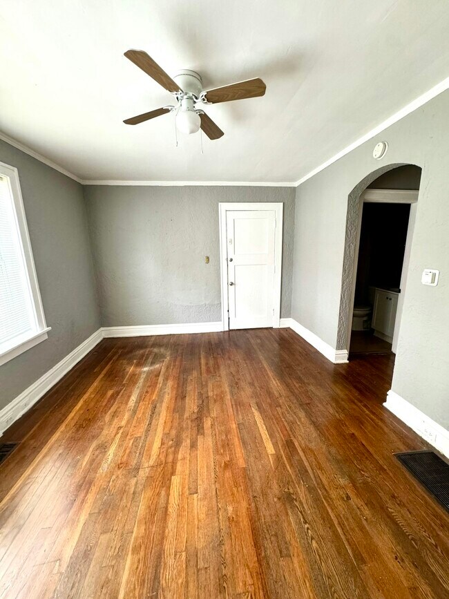 Building Photo - 4223 Ellenwood Ave
