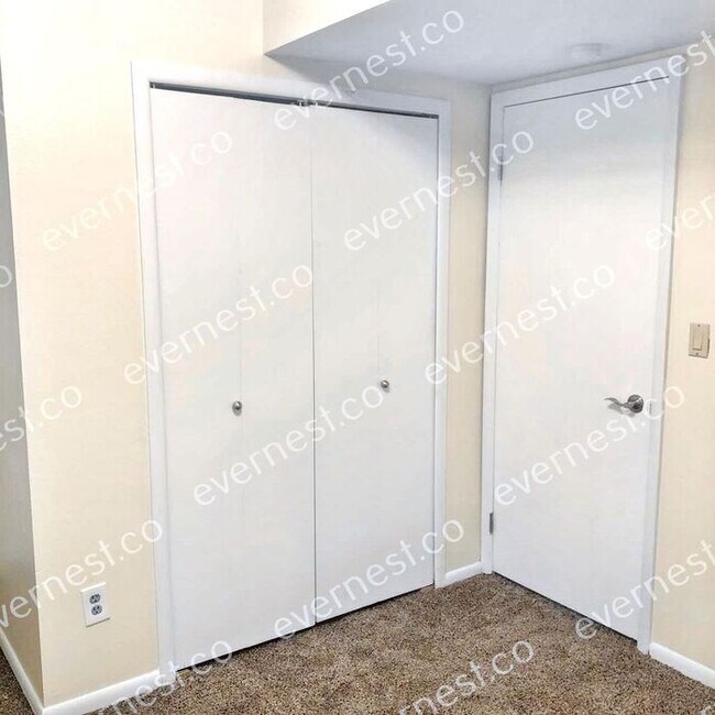 Building Photo - Beautiful 4-Bedroom Home with Modern Comfo...