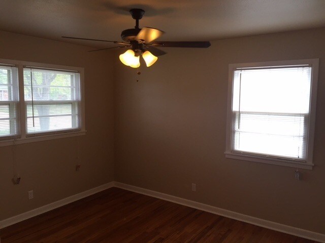 Building Photo - Huge Updated 4 Bedroom/2 Bath/2 Living Room House close to TTU - Available AUGUST