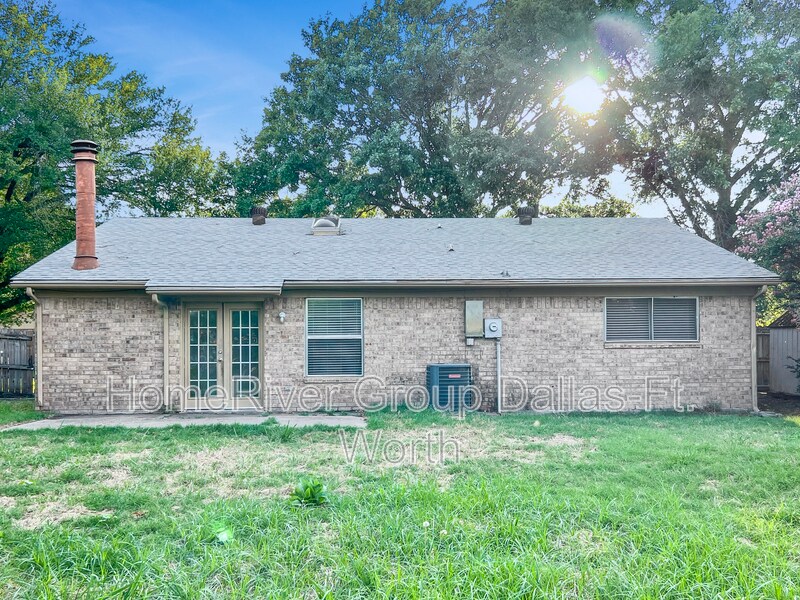 Building Photo - 9703 La Rochelle Dr