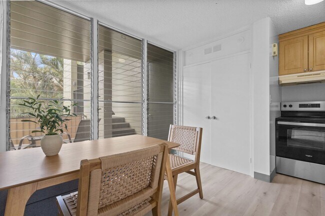 Building Photo - Cozy Island Escape | Near Waikiki & Diamond Head