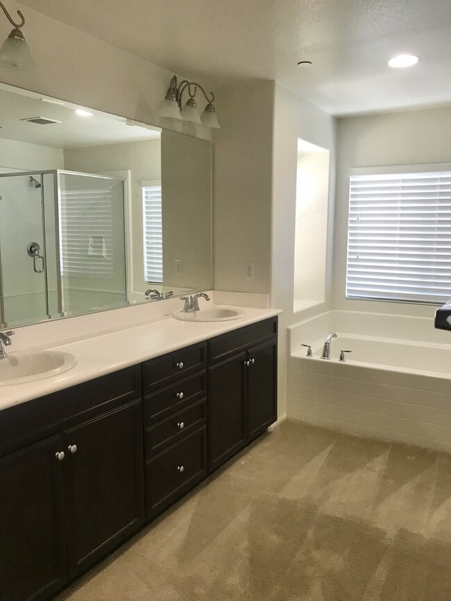 Building Photo - Beautiful Eastvale Newer Home