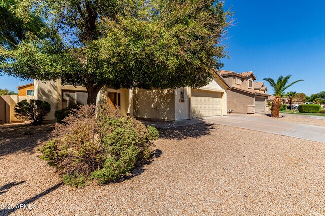 Building Photo - 2302 E Torrey Pines Pl