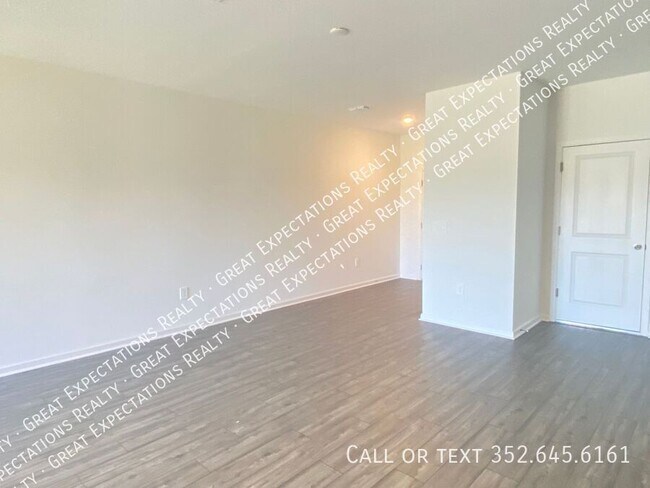 Building Photo - 4859 SW 81st Lp