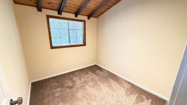 Building Photo - 54080 Pine Crest Ave