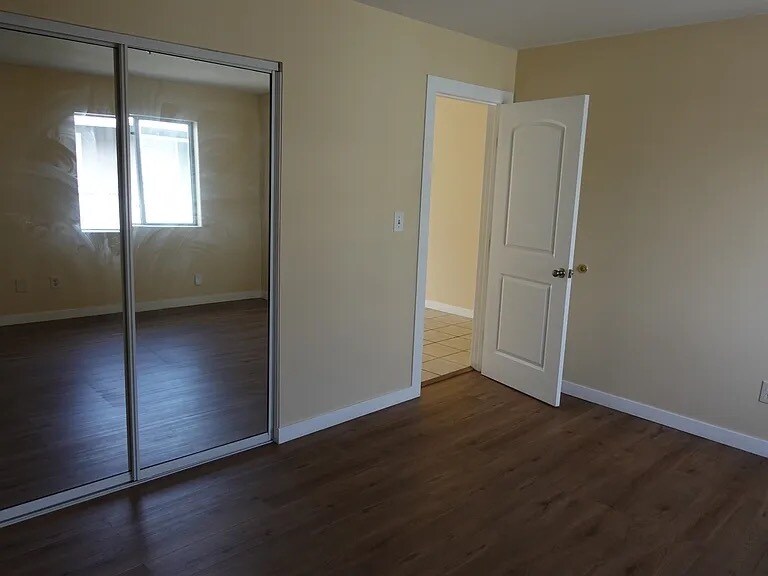 Building Photo - 2227 Clyde Ave