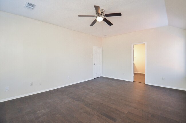 Building Photo - 3027 Texas Oak Dr