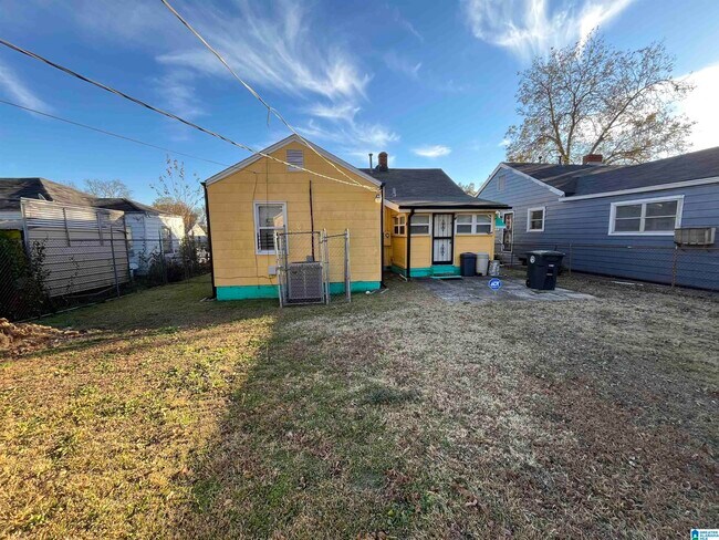 Building Photo - 624 4th Ct W