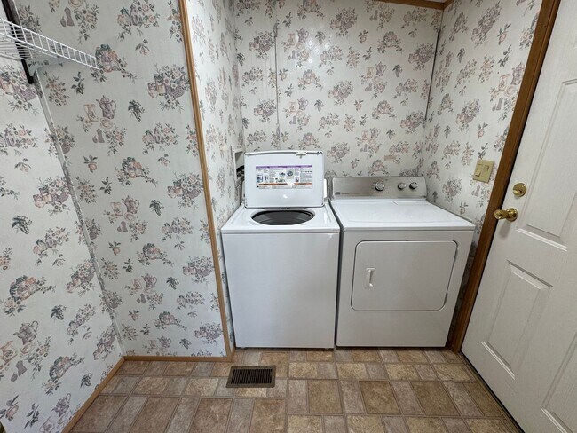 Building Photo - Comfortable 3-Bed, 2-Bath Home in Reed Point