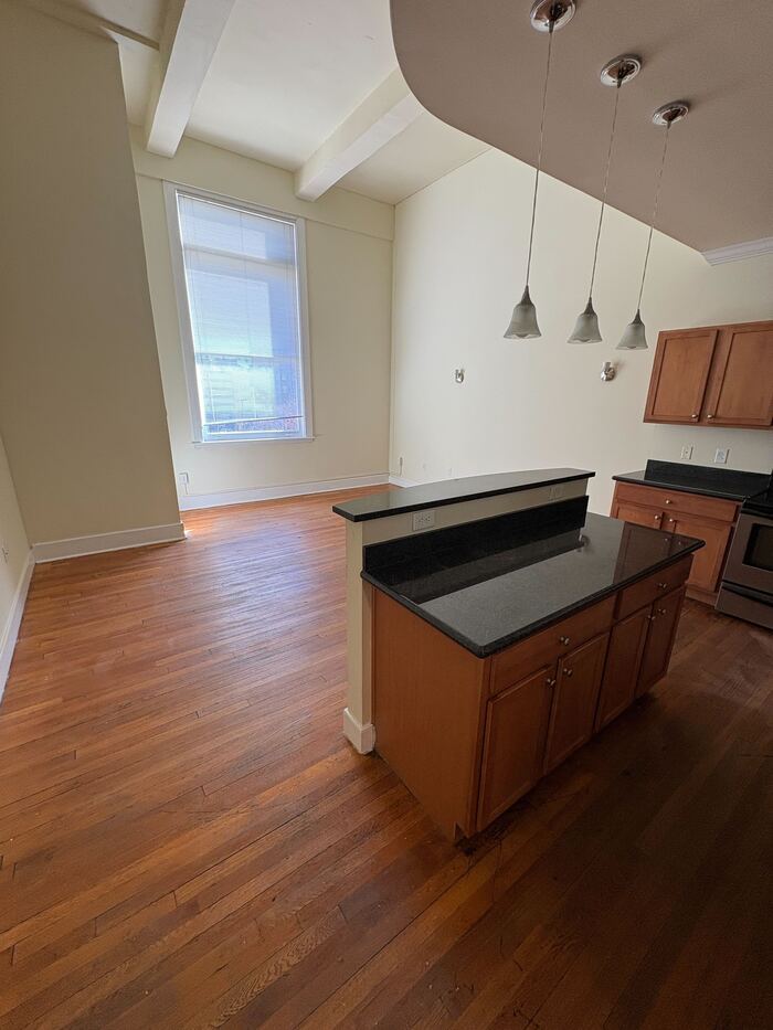 Building Photo - 525 E Grace St