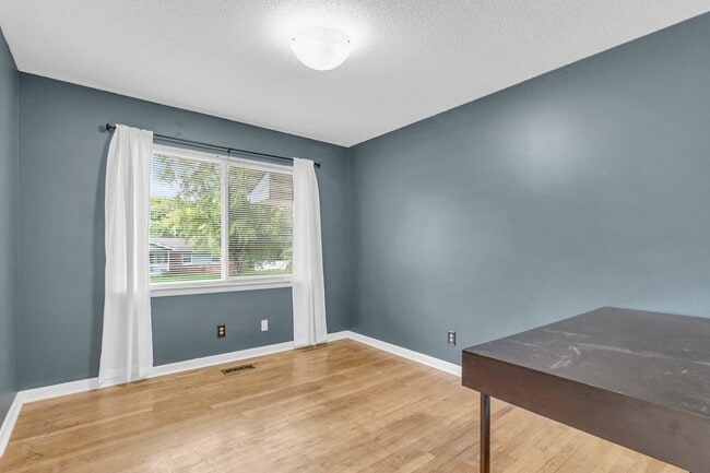 Building Photo - Located in the Heart of Hixson! 3 beds, 2 ...