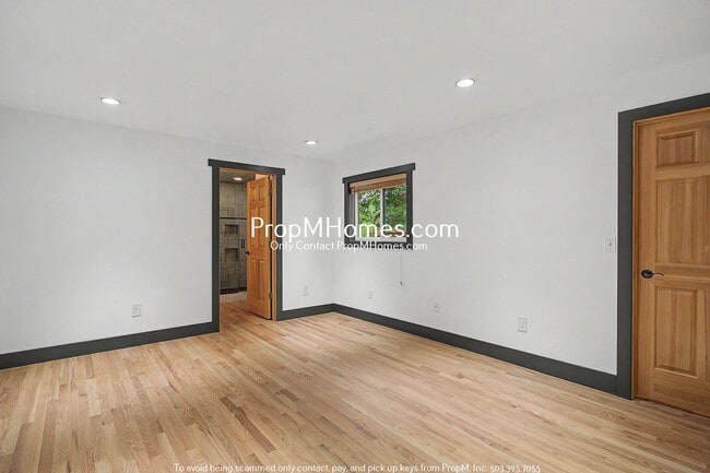 Building Photo - Unique Luxury Three Bedroom Home in Hallinan!