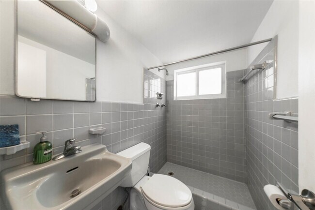 Building Photo - 3140 Calle Largo Dr