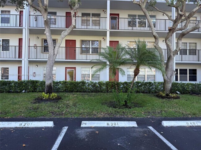 Building Photo - 1401 SW 135th Terrace