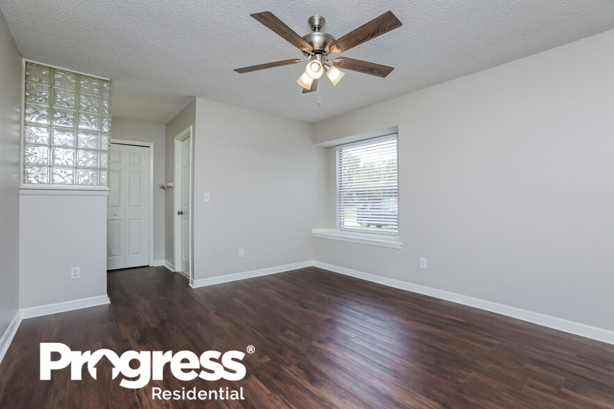 Building Photo - 1833 Iroquois Dr