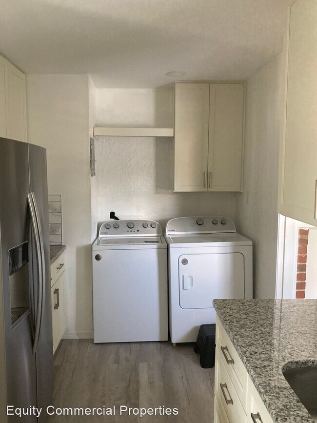 Building Photo - 4 br, 2 bath House - 800 N. Elam