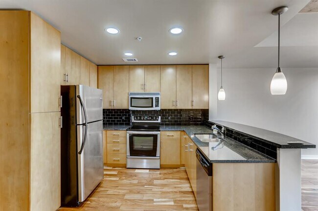 Building Photo - 360 Nueces St