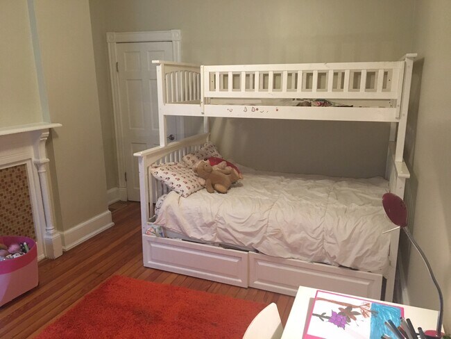 Middle Bedroom Upstairs - 13 Quincy Place NE