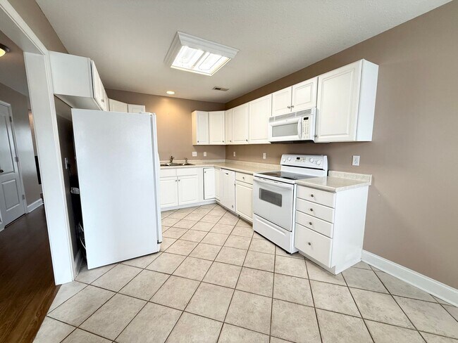 Building Photo - 2441 Hallerins Ct